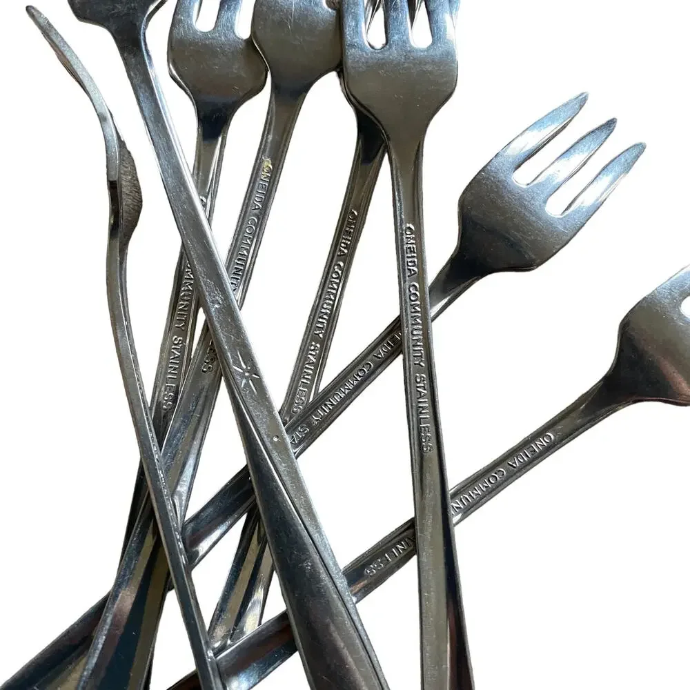 Oneida Vintage Stainless 8 piece long handled flatware cutlery spoon/fork set